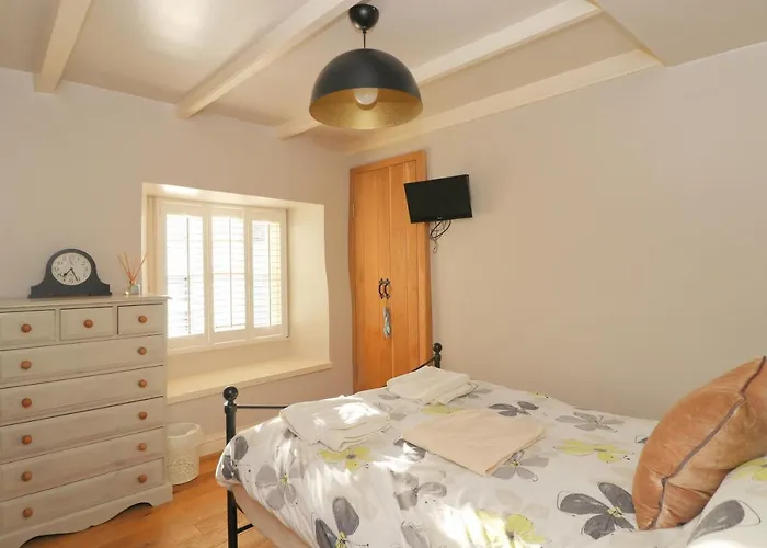 Town Centre Contemporary Cottage